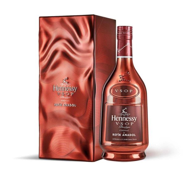 HENNESSY V.S.O.P PRIVILEGE COGNAC LIMITED EDITION REFIK ANADOL 700ml
